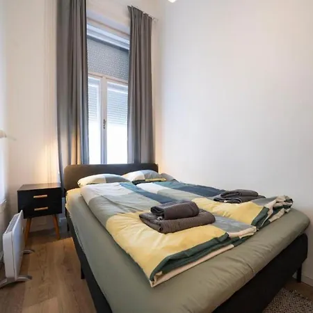 Chic Luxe Escape 2 Bedroom Retreat *