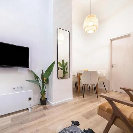 Apartment Chic Luxe Escape 2 Bedroom Retreat *