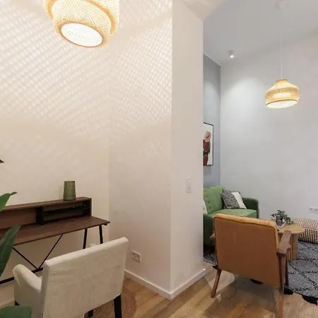 شقة Chic Luxe Escape 2 Bedroom Retreat بودابست