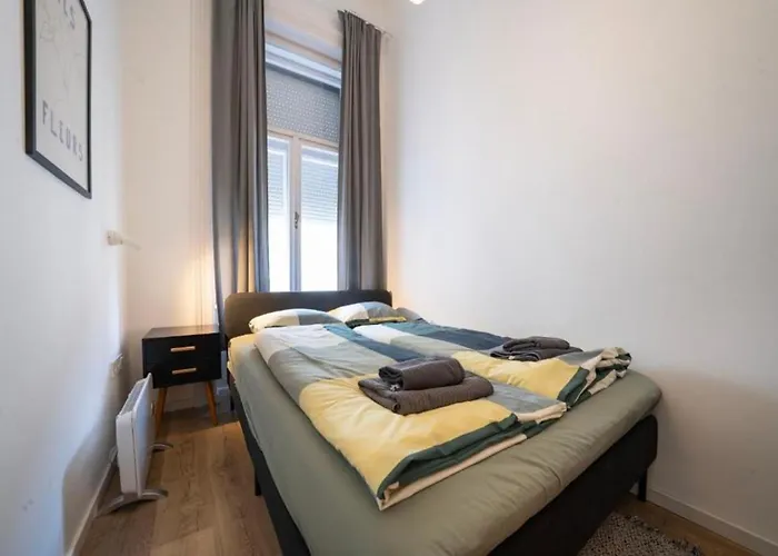 Chic Luxe Escape 2 Bedroom Retreat *
