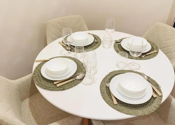 Chic Luxe Escape 2 Bedroom Retreat * בודפשט