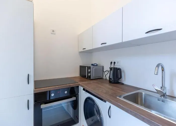 Chic Luxe Escape 2 Bedroom Retreat * בודפשט