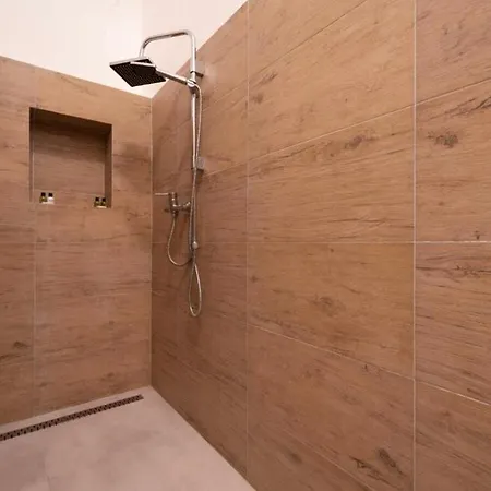 Chic Luxe Escape 2 Bedroom Retreat 公寓 *
